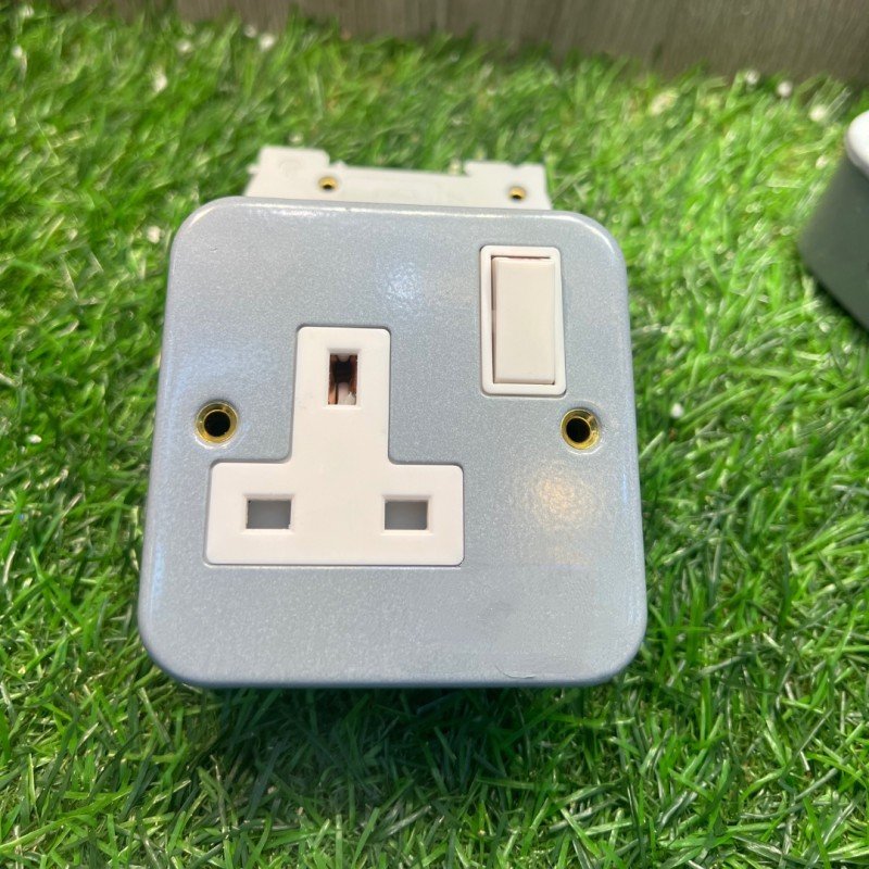 Single Metallic Socket